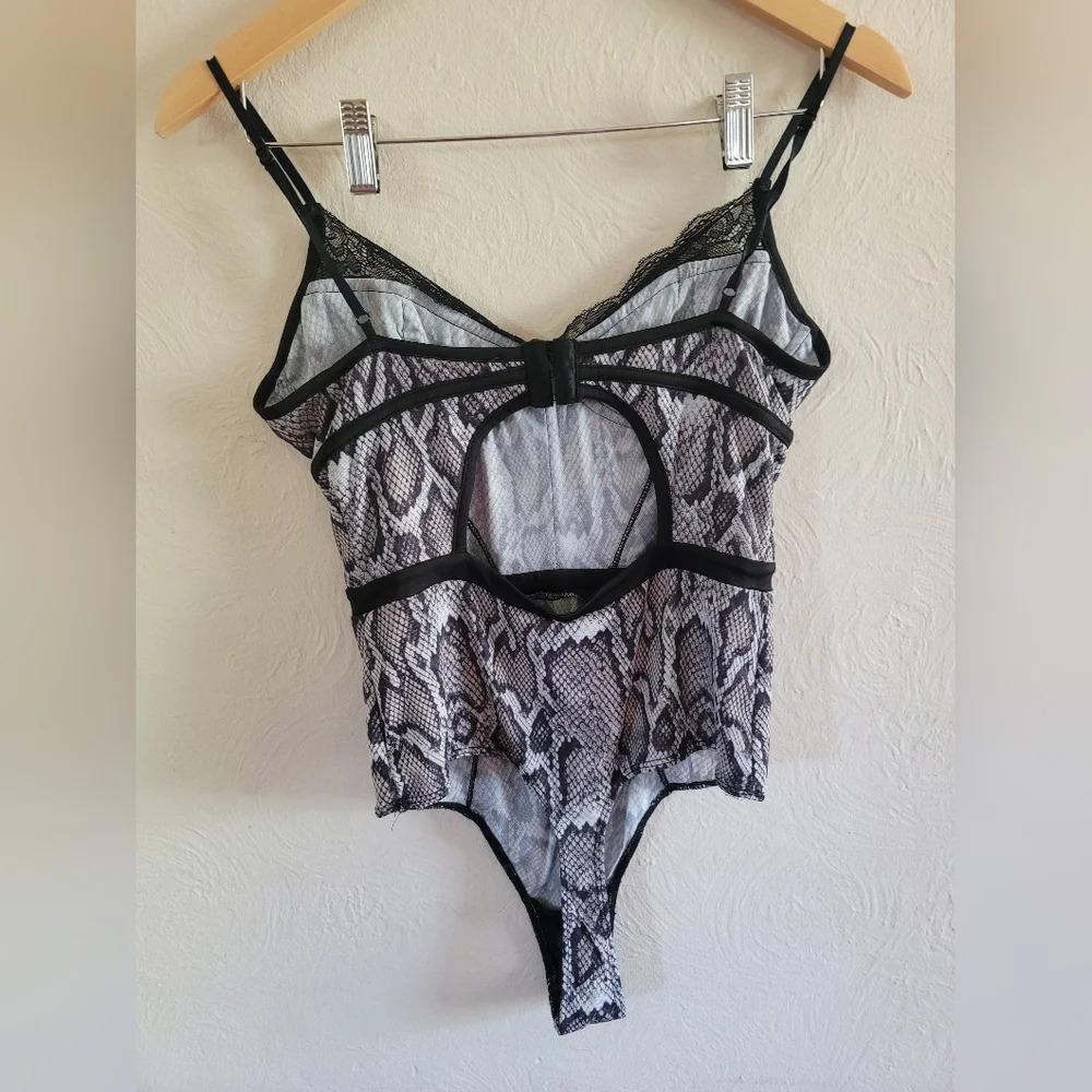 AFRM Black and Snakeskin print‎ Bodysuit, Size Medium - Picture 3 of 6